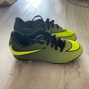 Nike soccer cleats 1.5 Y used 3 times
